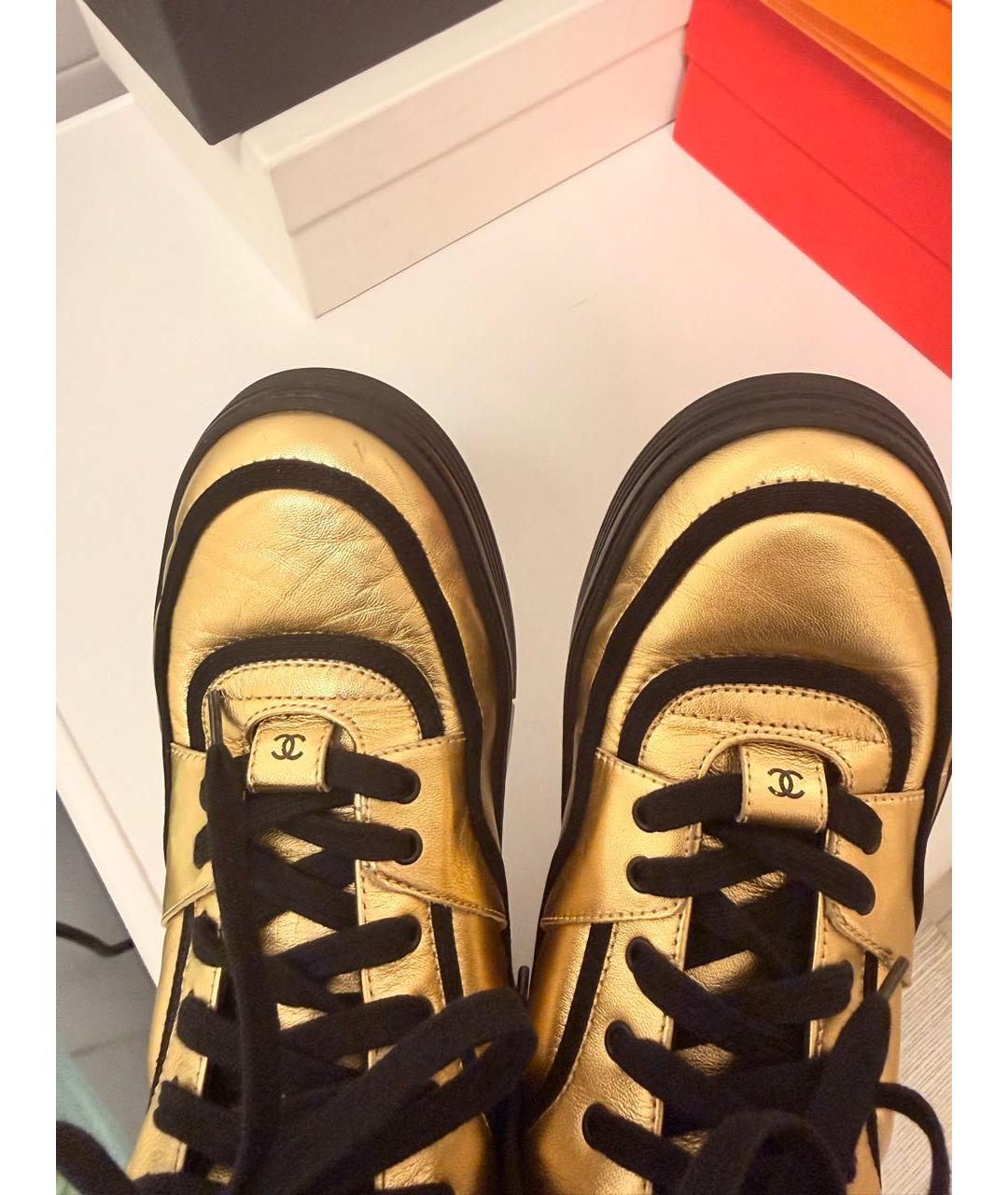 CHANEL Золотые кожаные кроссовки, фото 5