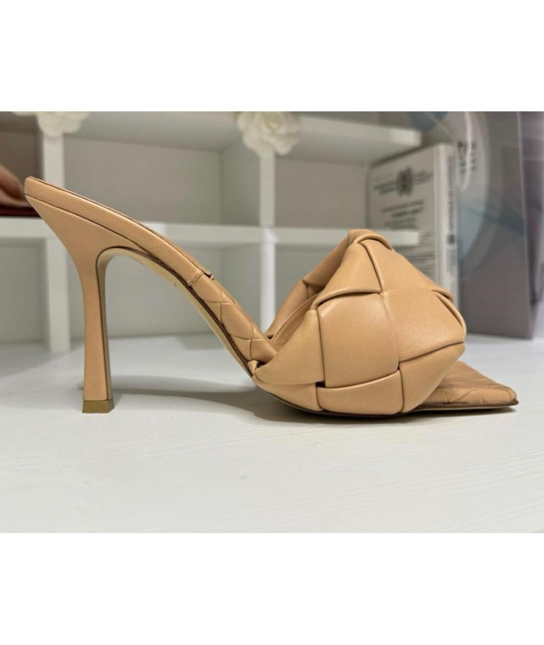 BOTTEGA VENETA Бежевые кожаные босоножки, фото 5