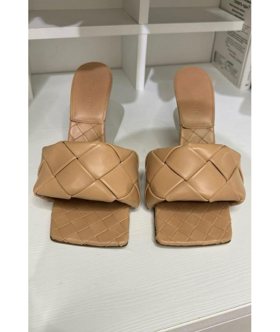 BOTTEGA VENETA Бежевые кожаные босоножки, фото 2