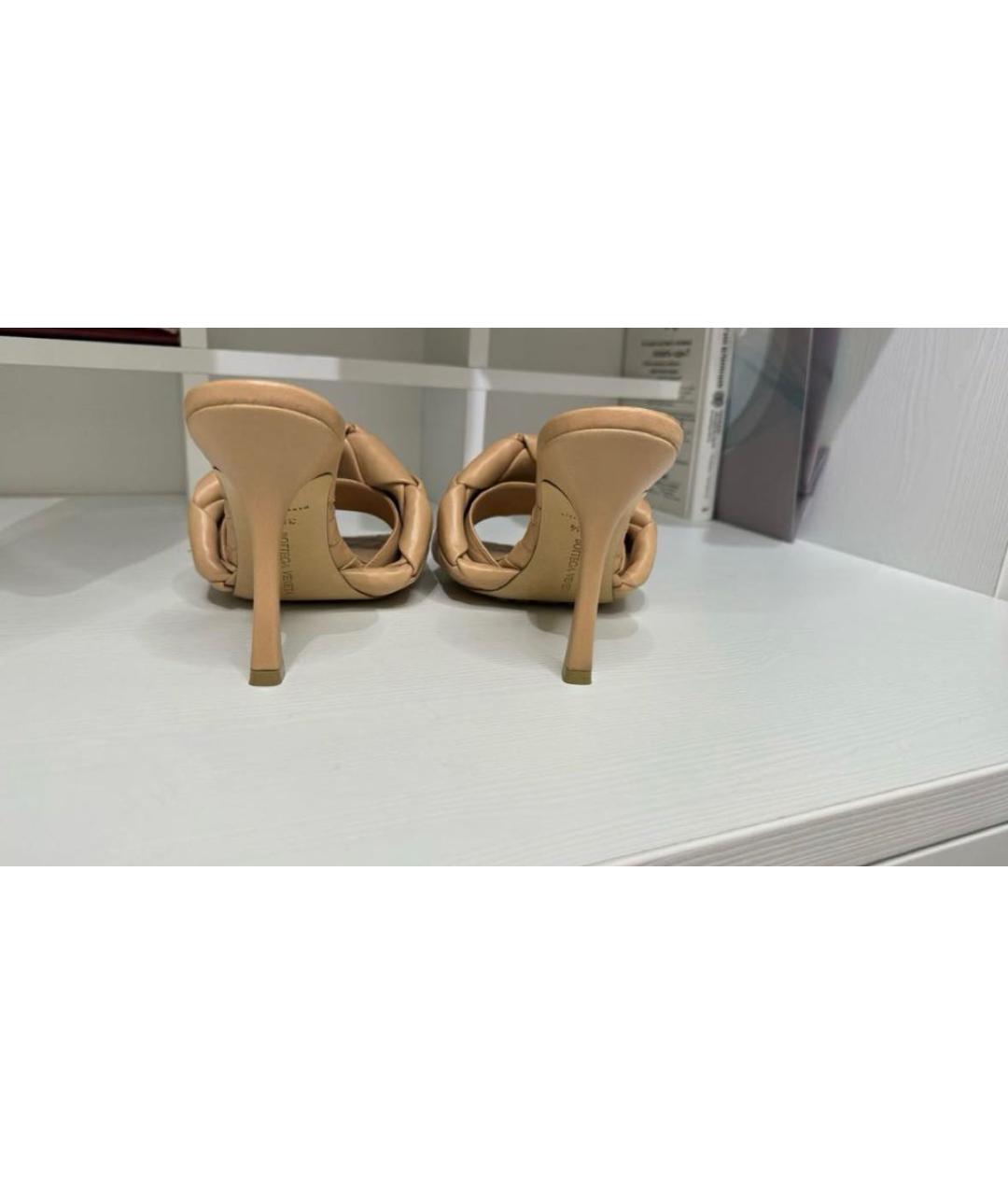 BOTTEGA VENETA Бежевые кожаные босоножки, фото 3