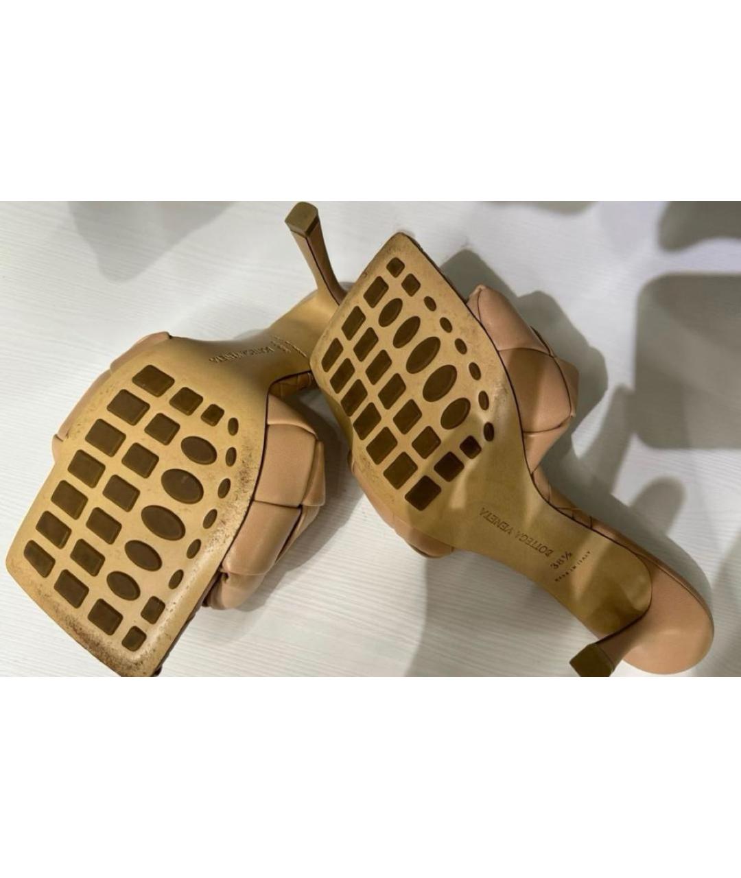 BOTTEGA VENETA Бежевые кожаные босоножки, фото 6