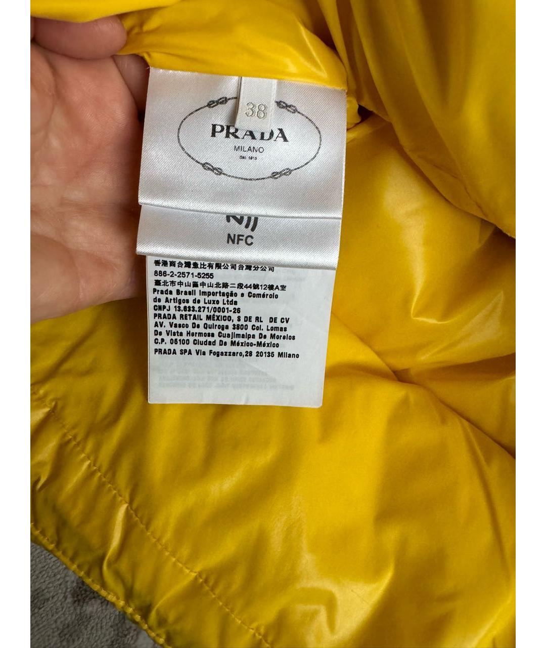 PRADA Горчичный полиэстеровый пуховик, фото 6