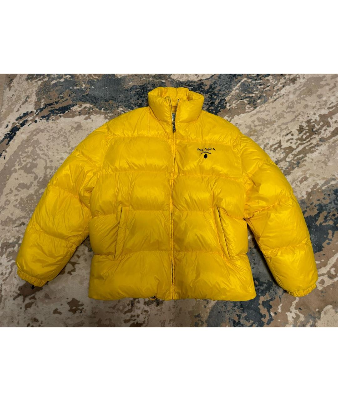 PRADA Горчичный полиэстеровый пуховик, фото 7