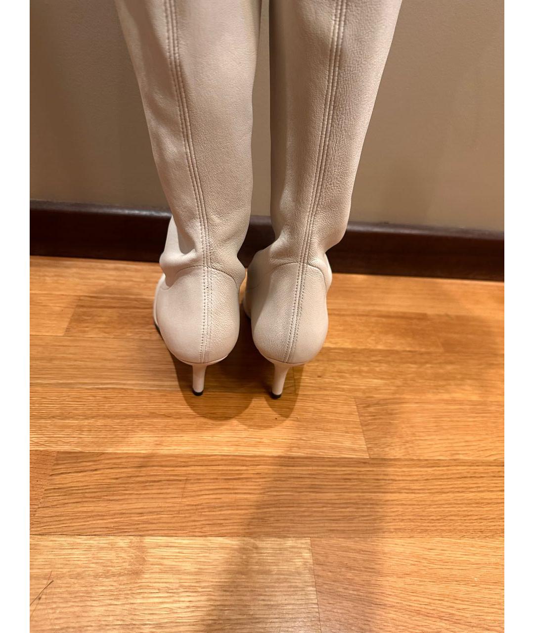 STUART WEITZMAN Белые кожаные ботфорты, фото 4