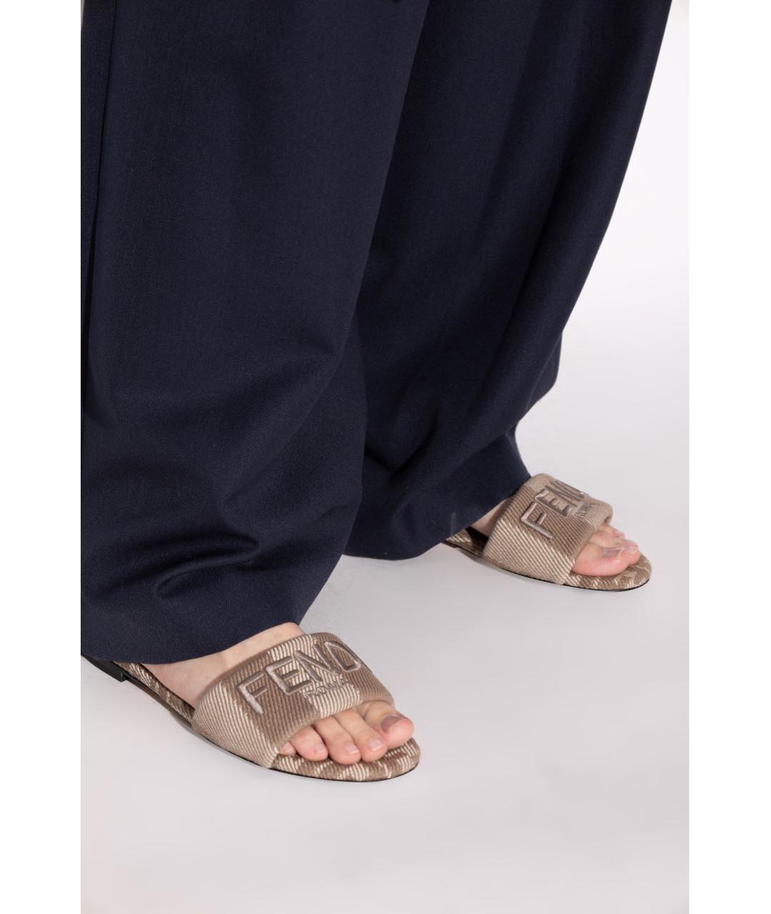 FENDI Бежевые текстильные шлепанцы, фото 2