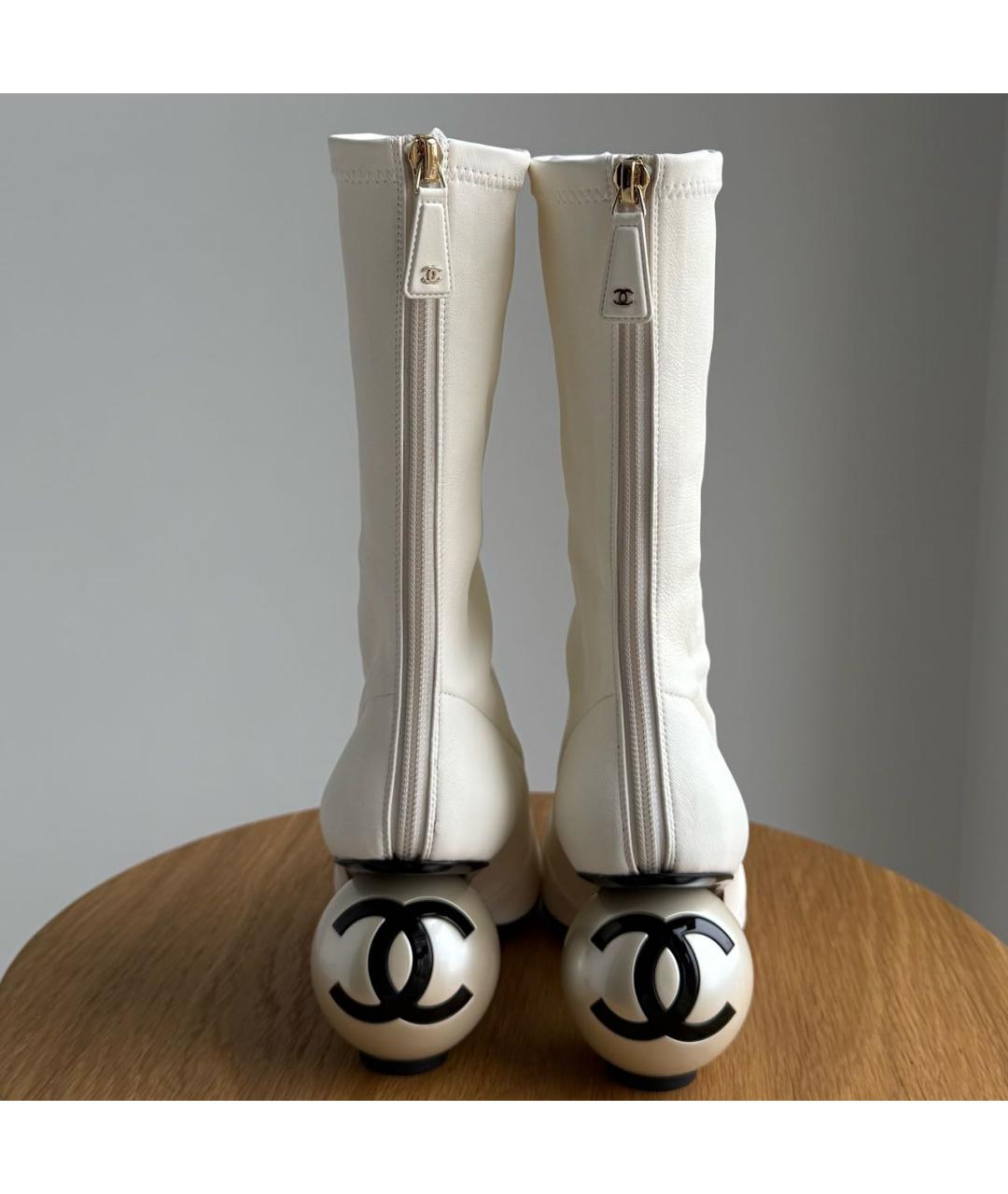 CHANEL Белые кожаные сапоги, фото 4