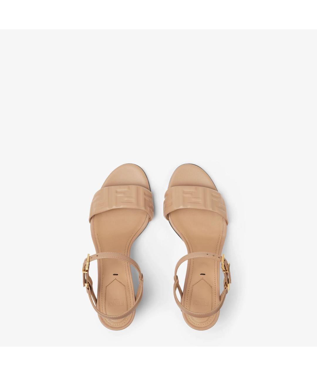 FENDI Бежевые кожаные босоножки, фото 4