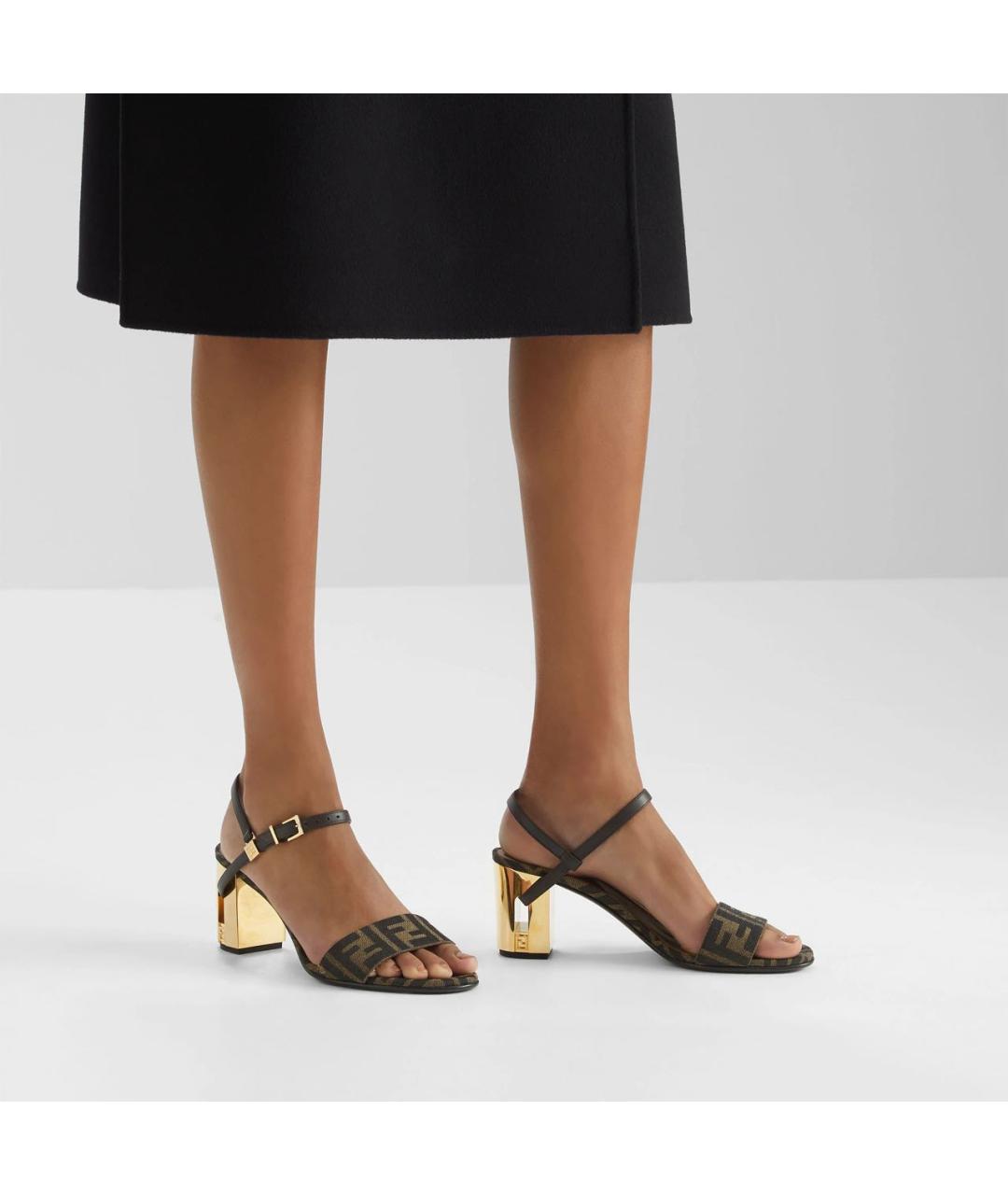 FENDI Коричневые текстильные босоножки, фото 2