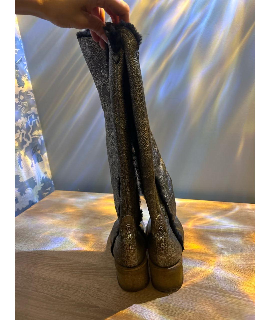 CHANEL Золотые кожаные сапоги, фото 2