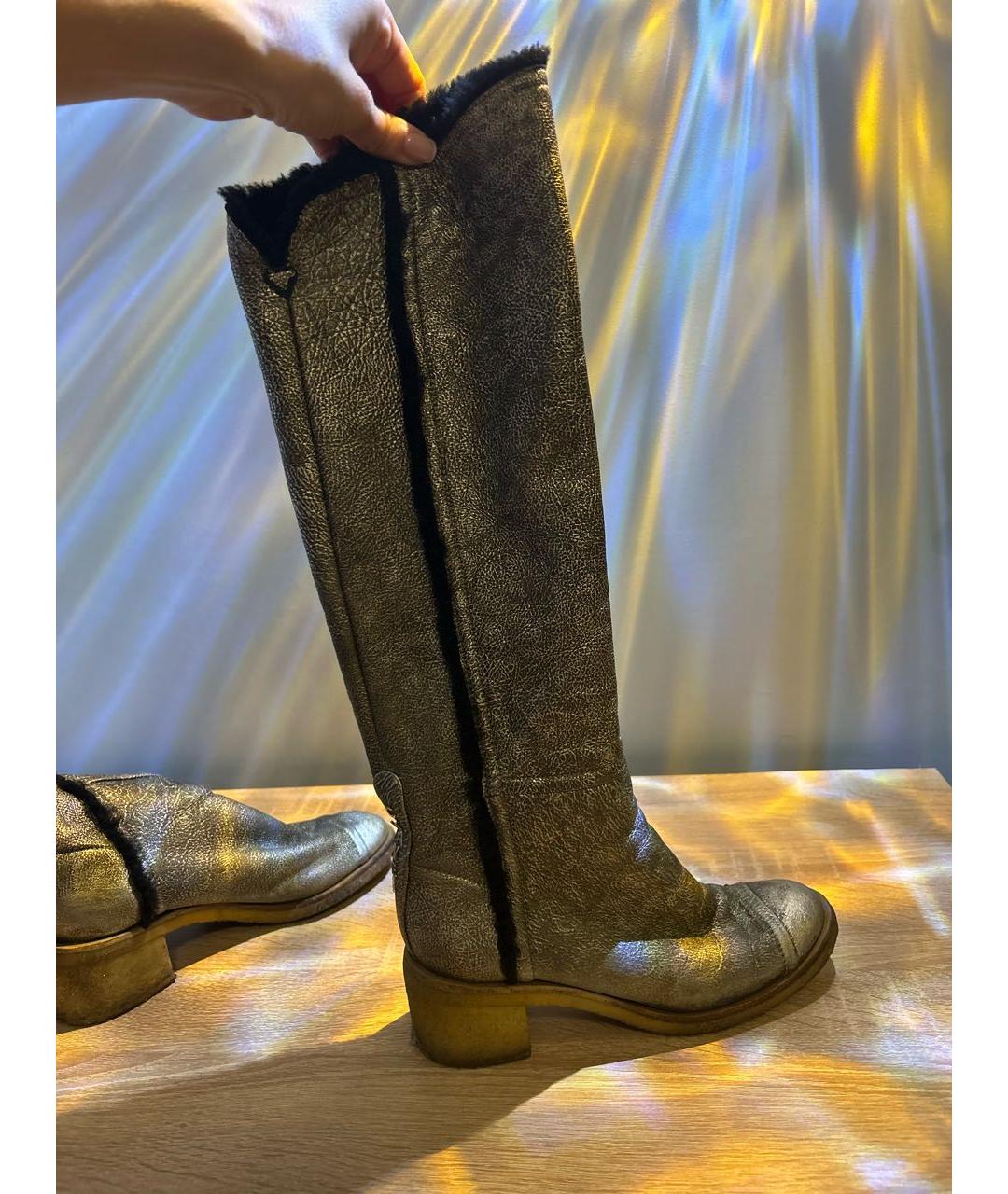 CHANEL Золотые кожаные сапоги, фото 5