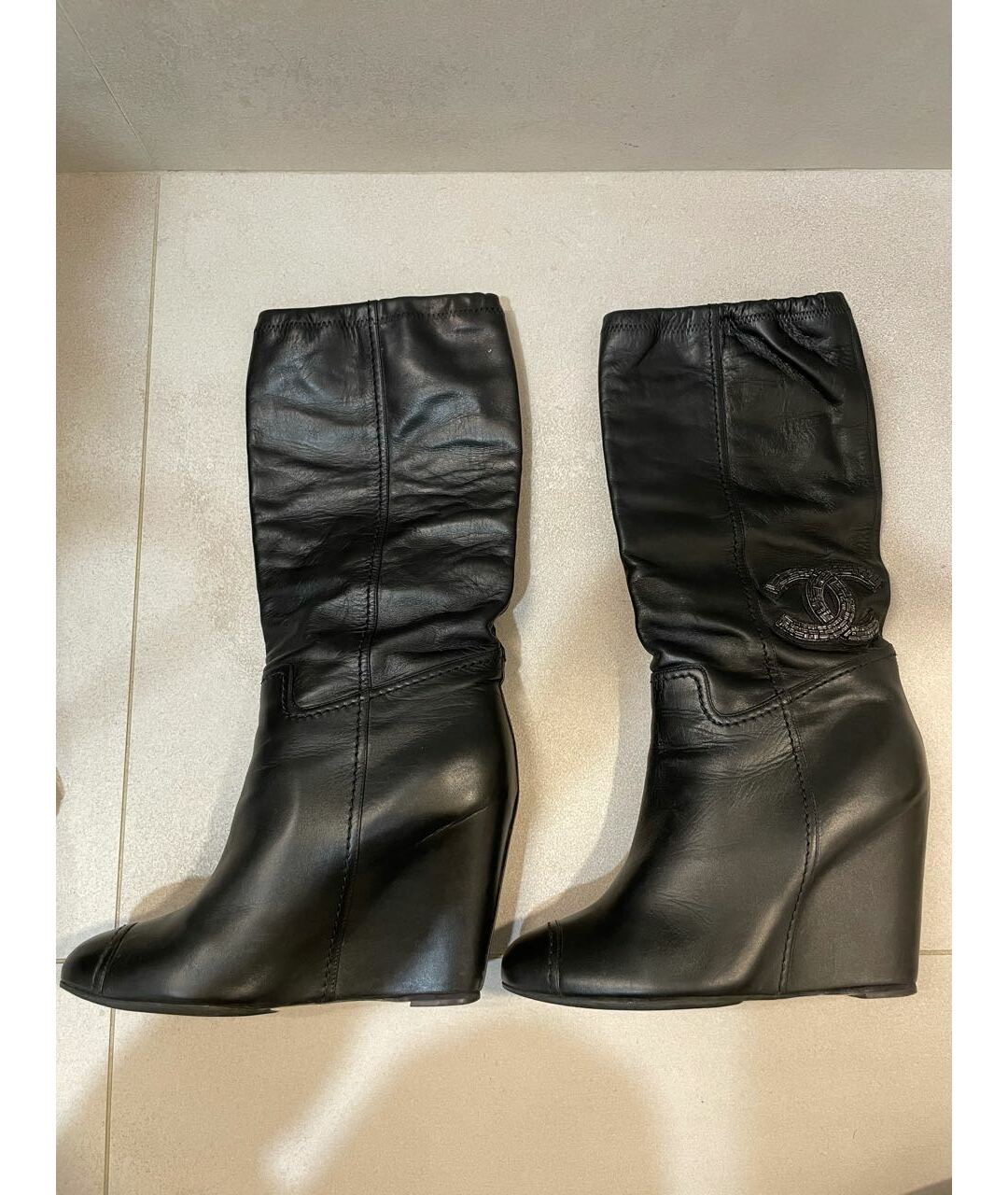 CHANEL Черные кожаные сапоги, фото 3