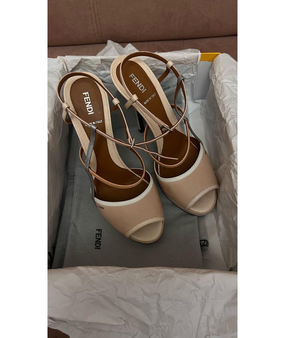 FENDI Бежевые кожаные босоножки, фото 2