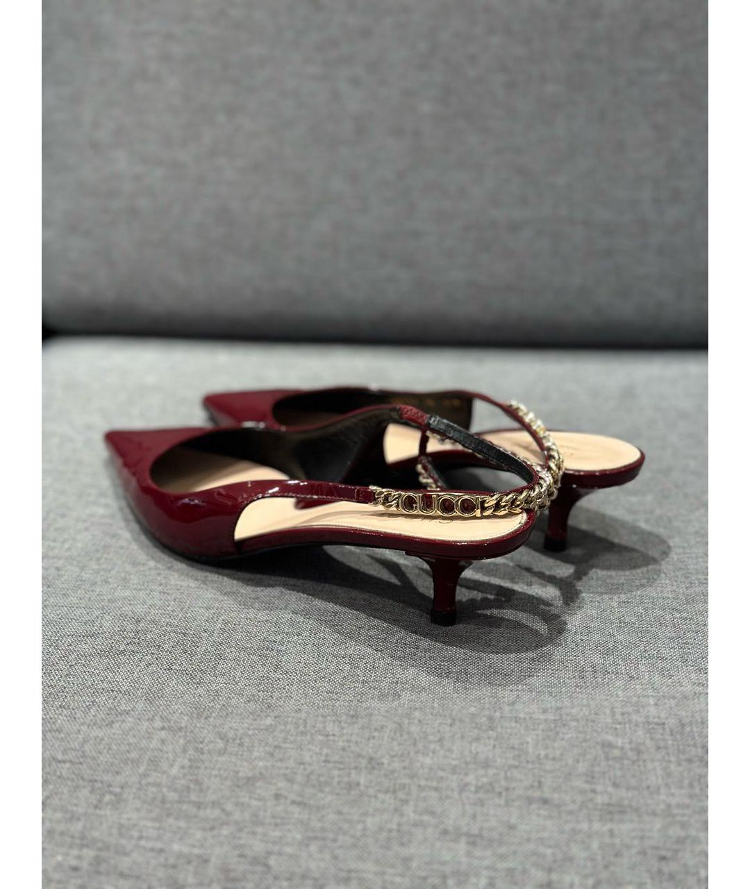 GUCCI Бордовые лодочки на низком каблуке из лакированной кожи, фото 3