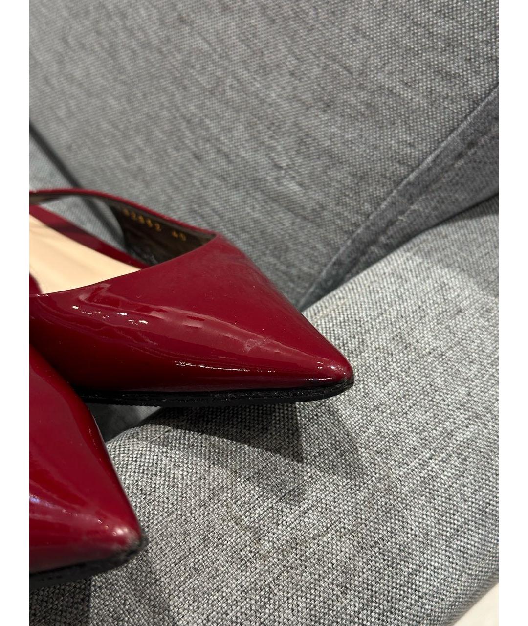 GUCCI Бордовые лодочки на низком каблуке из лакированной кожи, фото 5