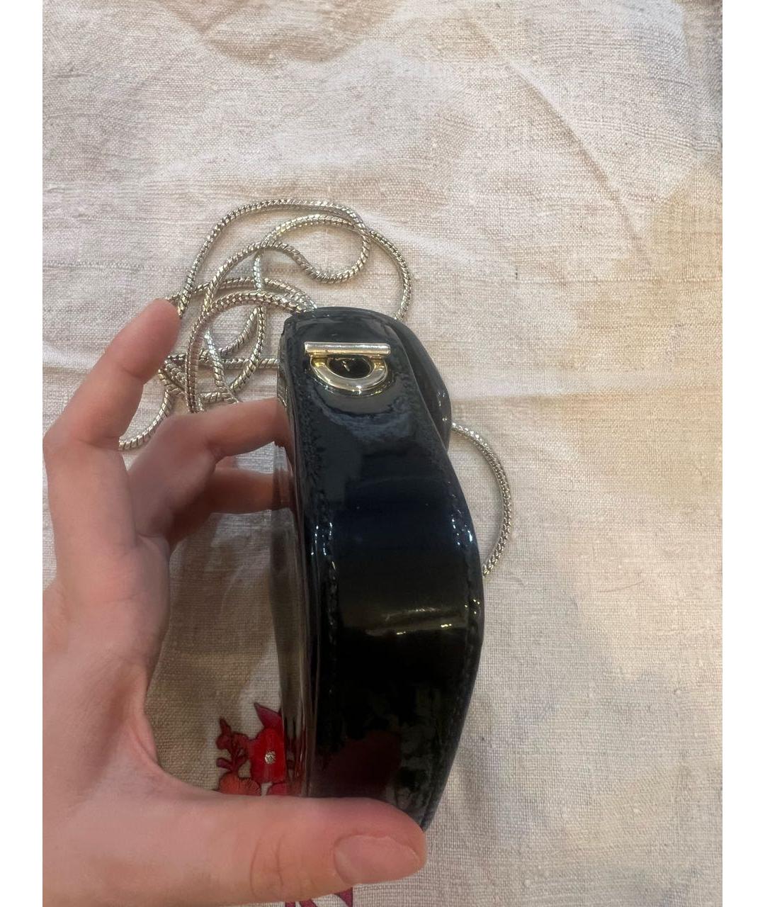 EMPORIO ARMANI Черная сумка через плечо из лакированной кожи, фото 3