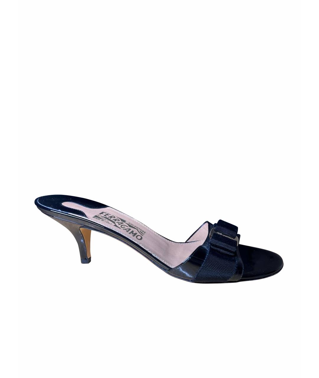 FERRAGAMO Черные босоножки из лакированной кожи, фото 1