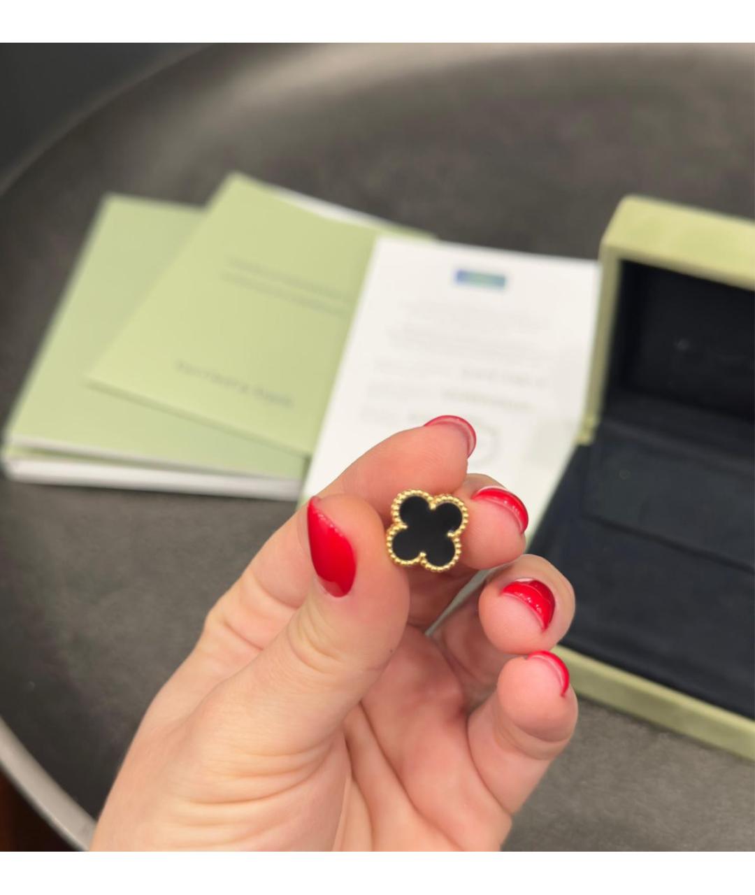 VAN CLEEF & ARPELS Черные серьги из желтого золота, фото 3