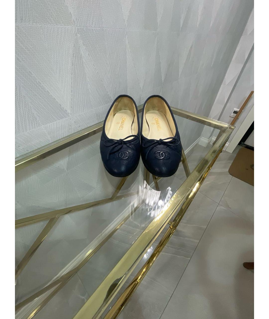 CHANEL Темно-синие кожаные балетки, фото 2