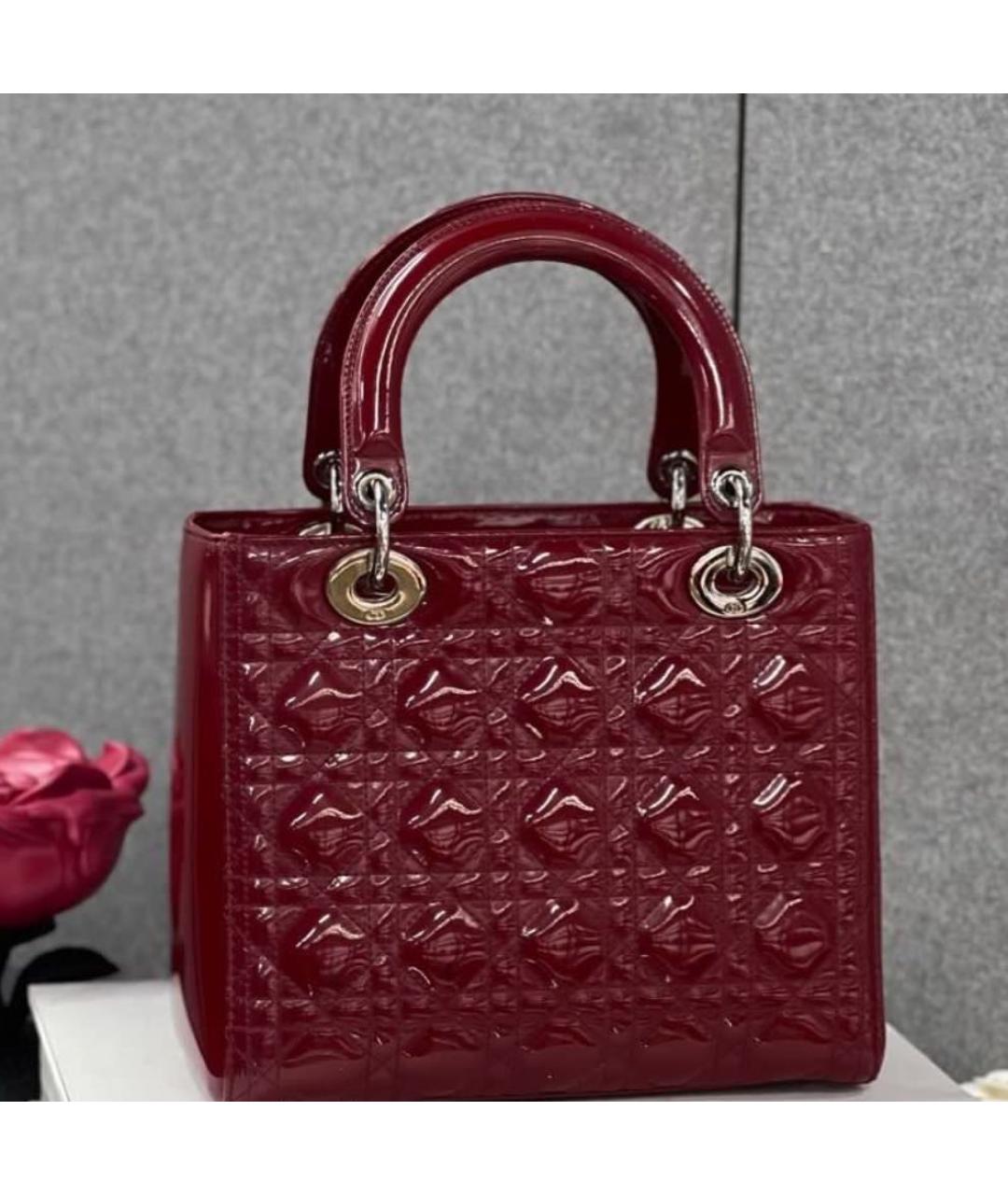 CHRISTIAN DIOR Бордовая сумка через плечо из лакированной кожи, фото 2