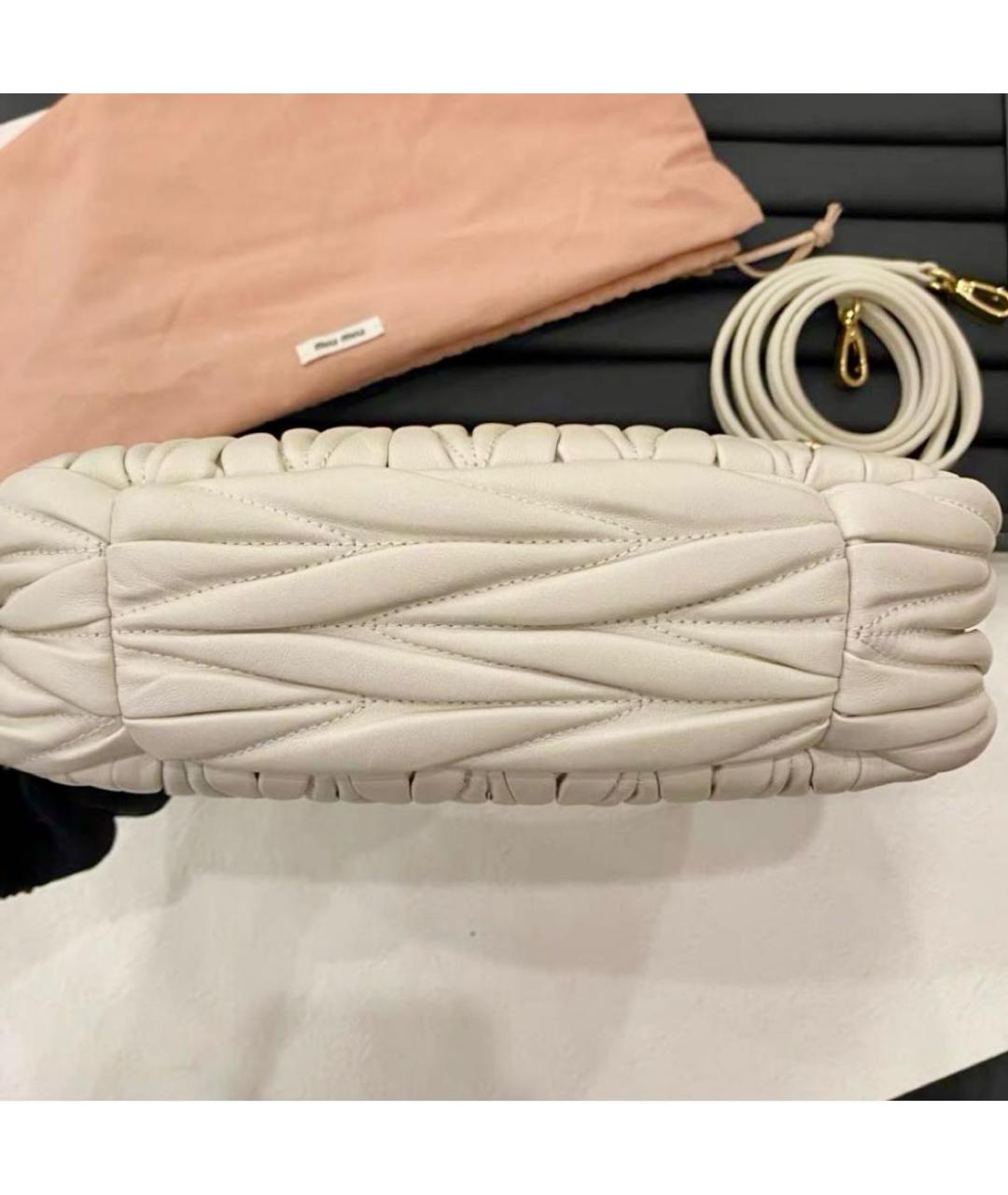 MIU MIU Бежевая кожаная сумка через плечо, фото 4