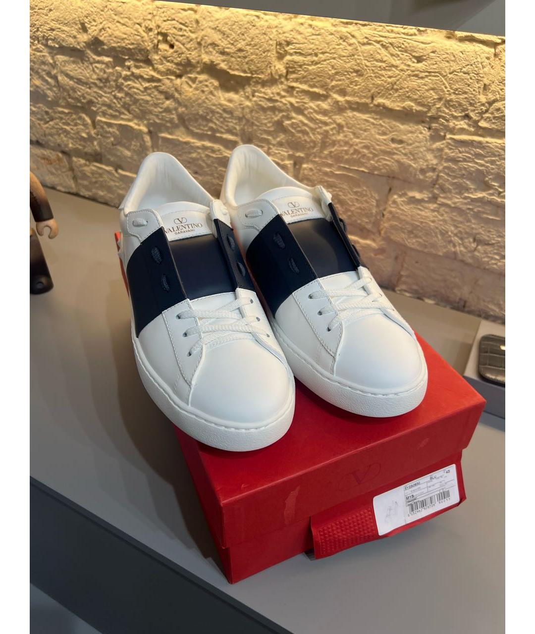 VALENTINO Белые кожаные низкие кроссовки / кеды, фото 3