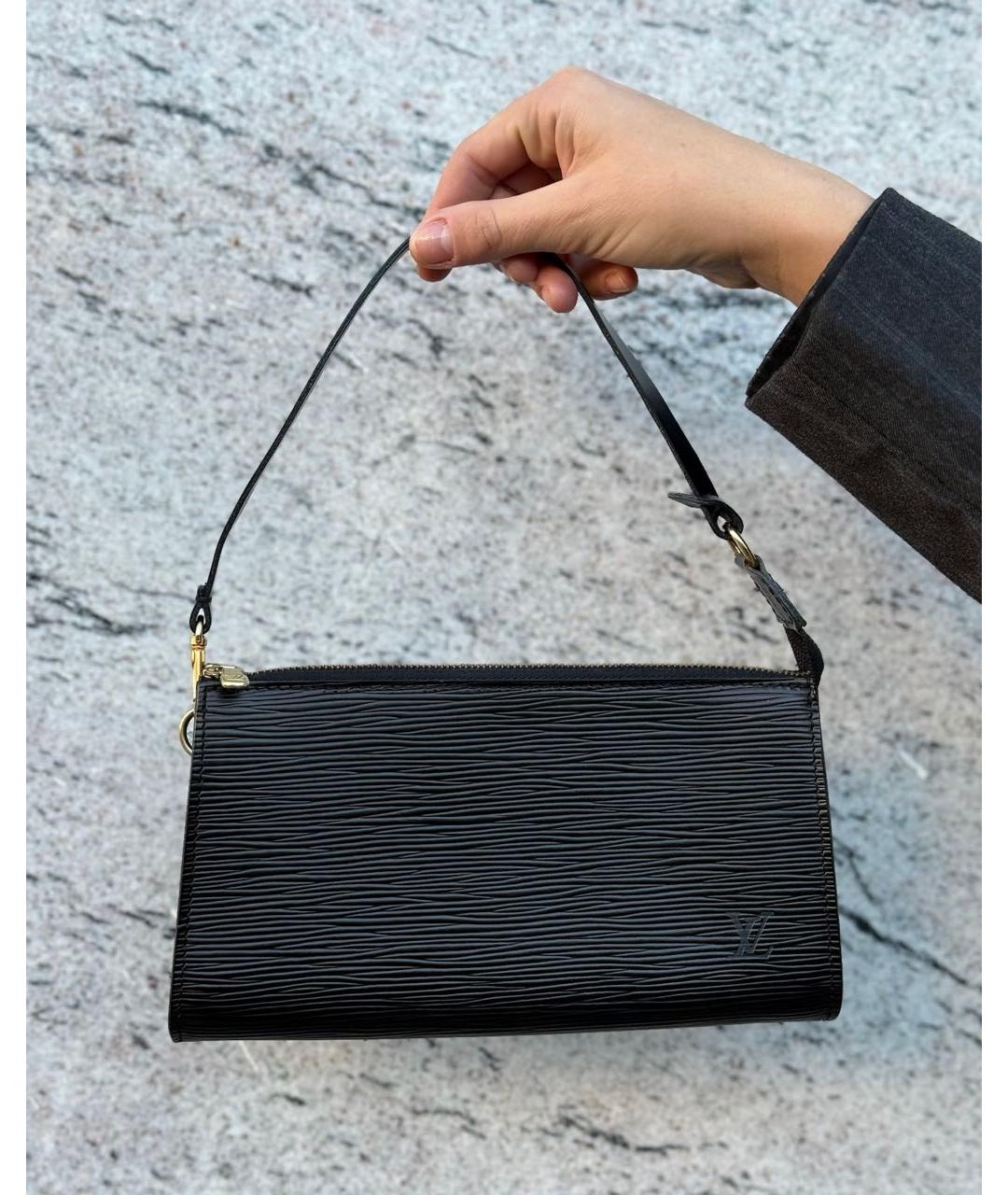 LOUIS VUITTON Черная кожаная сумка с короткими ручками, фото 9