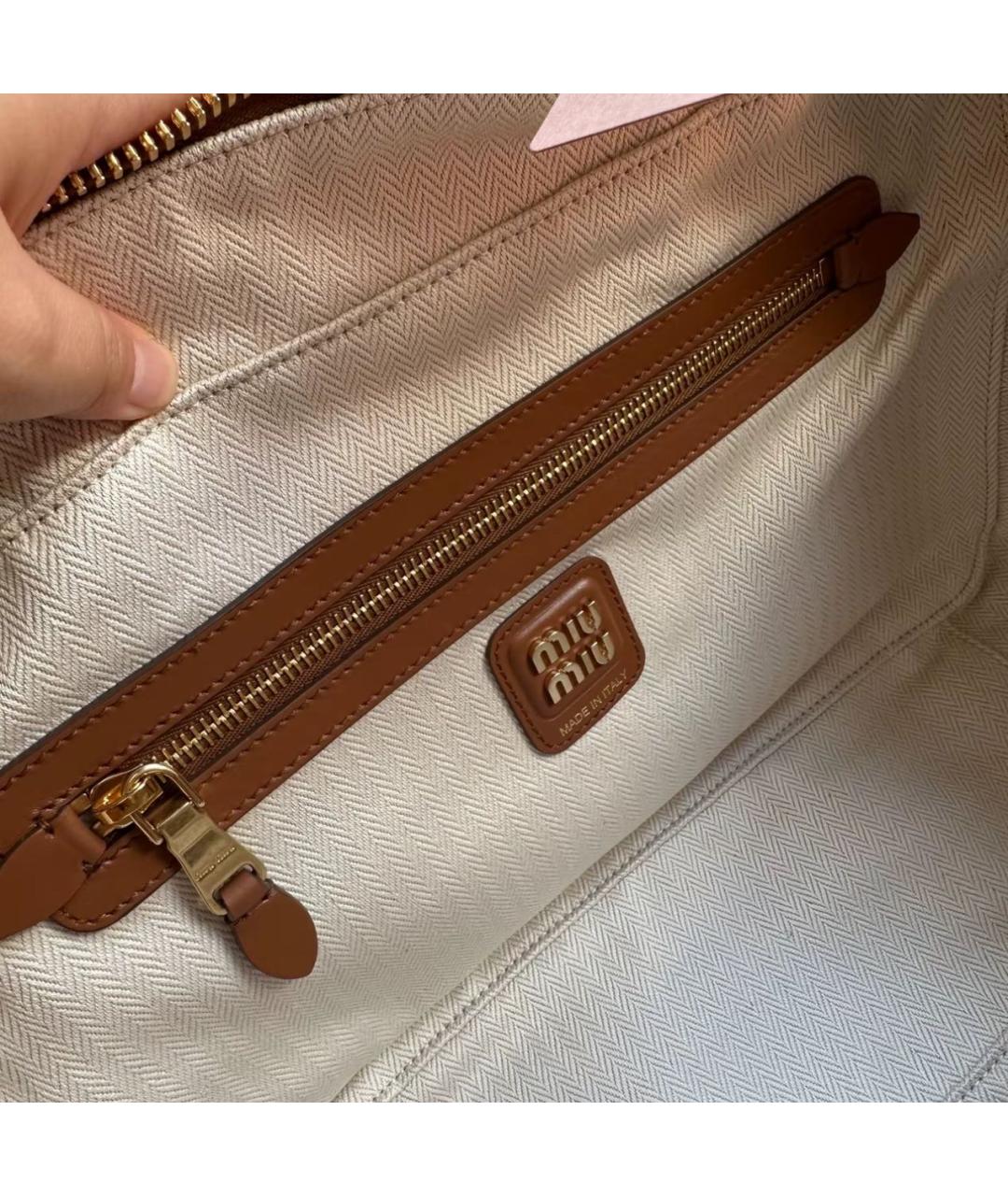 MIU MIU Коричневая кожаная сумка с короткими ручками, фото 5