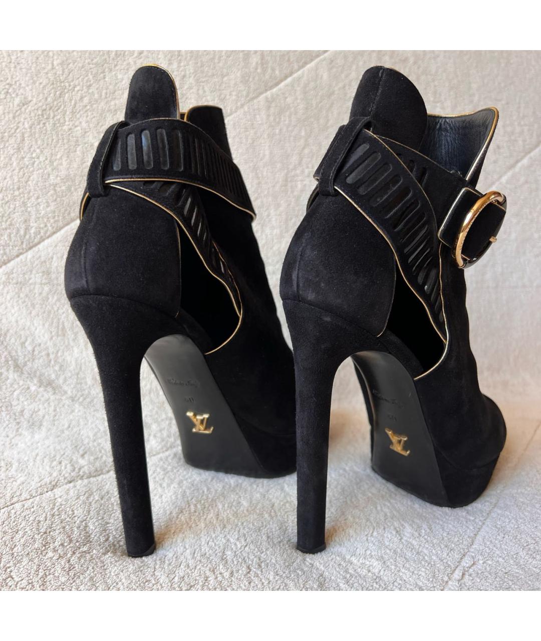 LOUIS VUITTON Черные замшевые ботильоны, фото 4