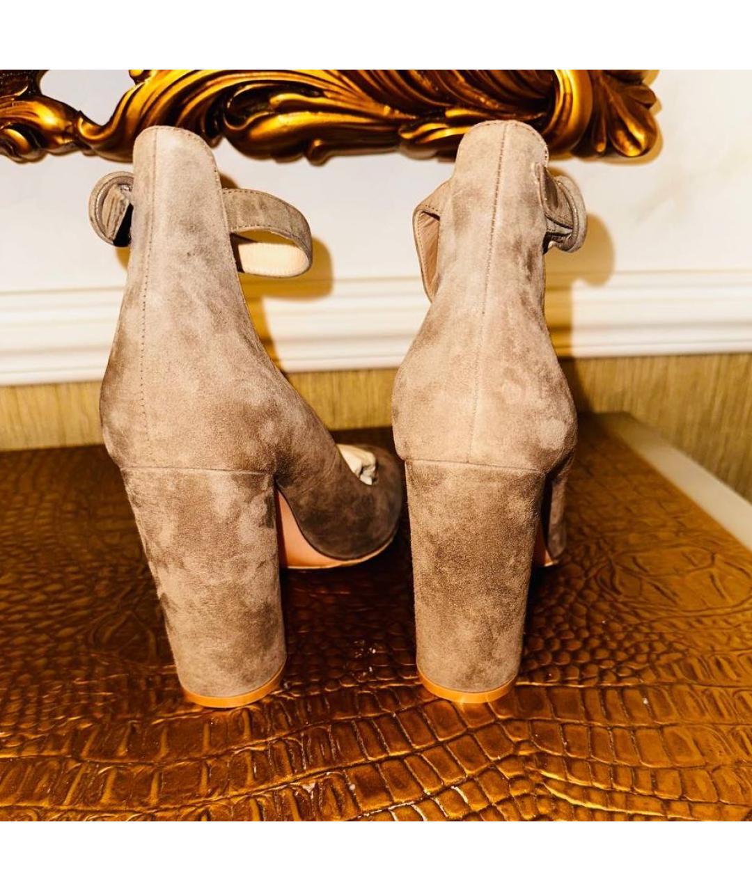 GIANVITO ROSSI Бежевые замшевые туфли, фото 3