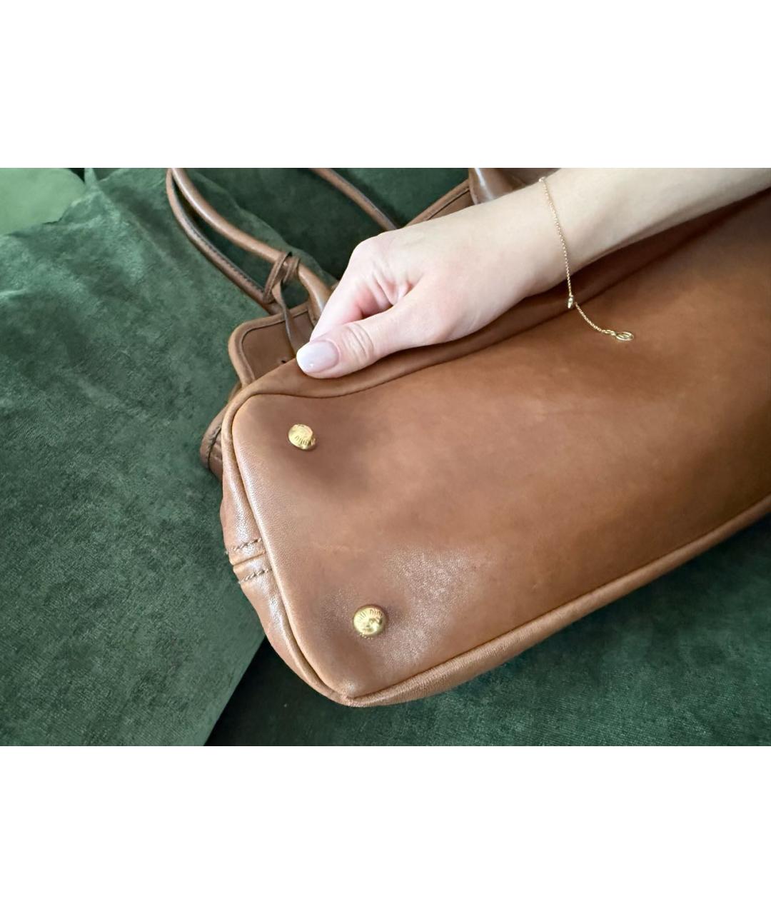 MIU MIU Коричневая кожаная сумка с короткими ручками, фото 7