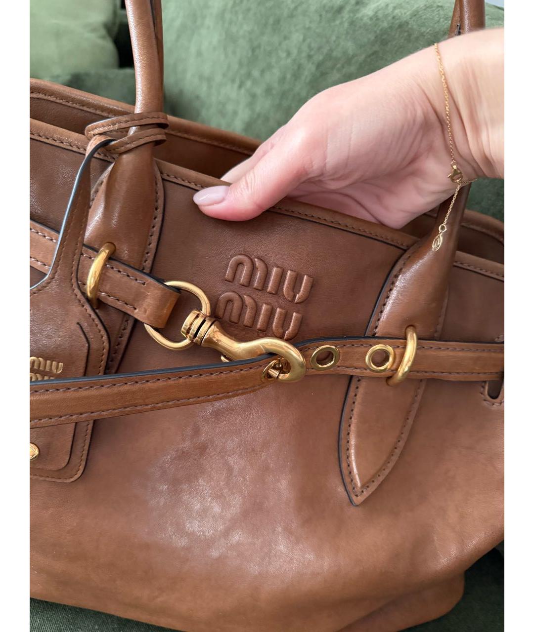 MIU MIU Коричневая кожаная сумка с короткими ручками, фото 8