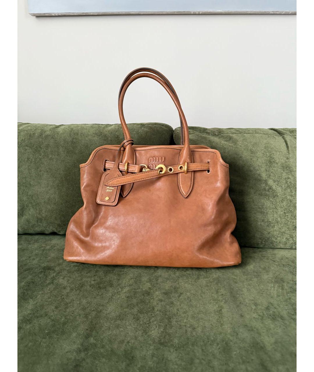 MIU MIU Коричневая кожаная сумка с короткими ручками, фото 9