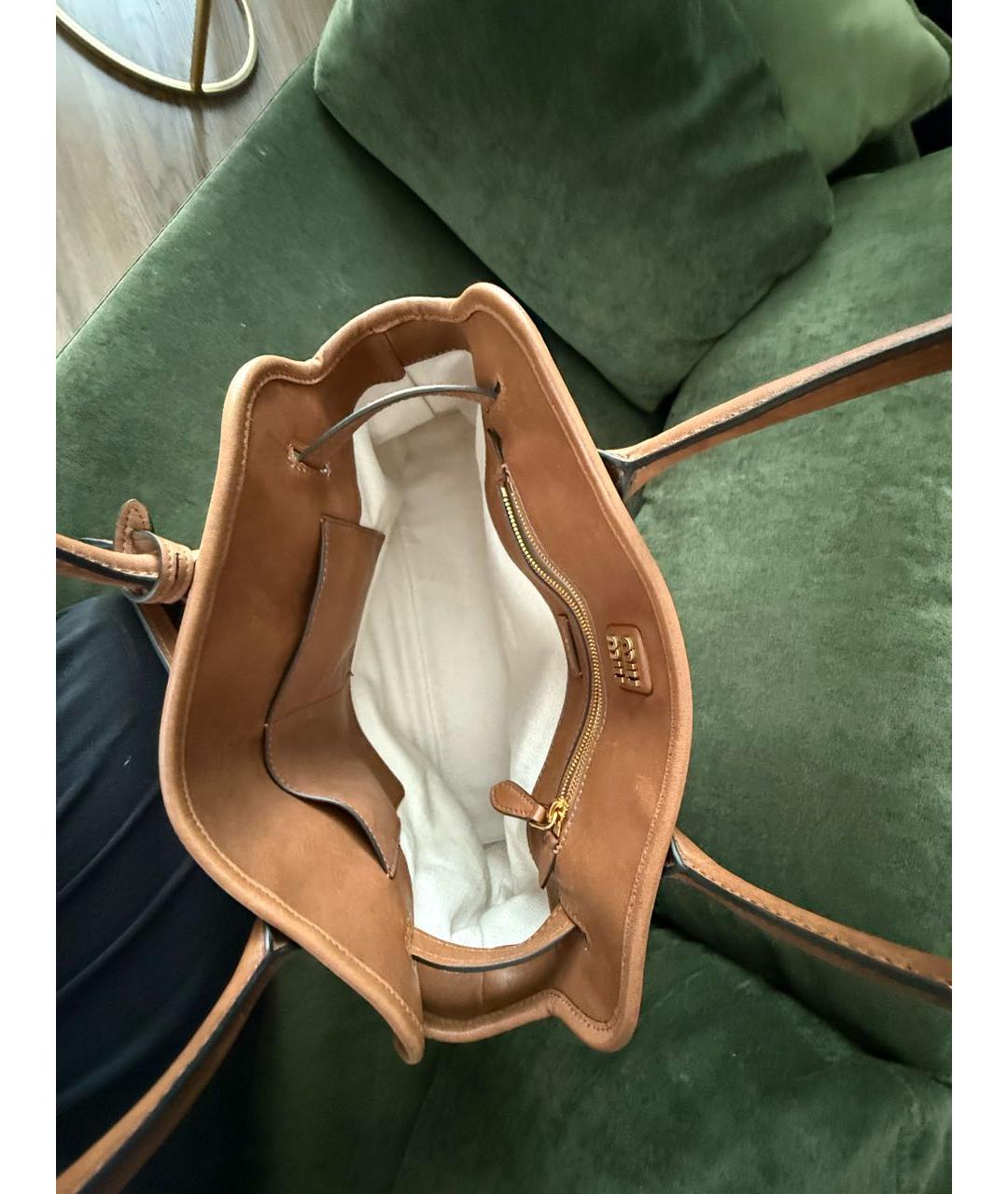 MIU MIU Коричневая кожаная сумка с короткими ручками, фото 4