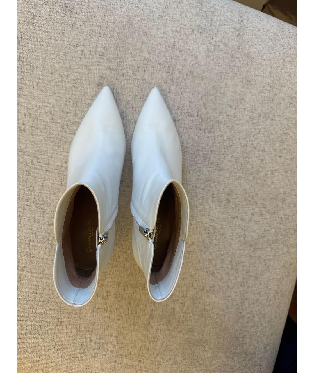 GIANVITO ROSSI Белые кожаные ботильоны, фото 3