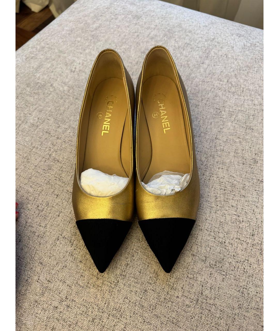 CHANEL Золотые кожаные туфли, фото 2
