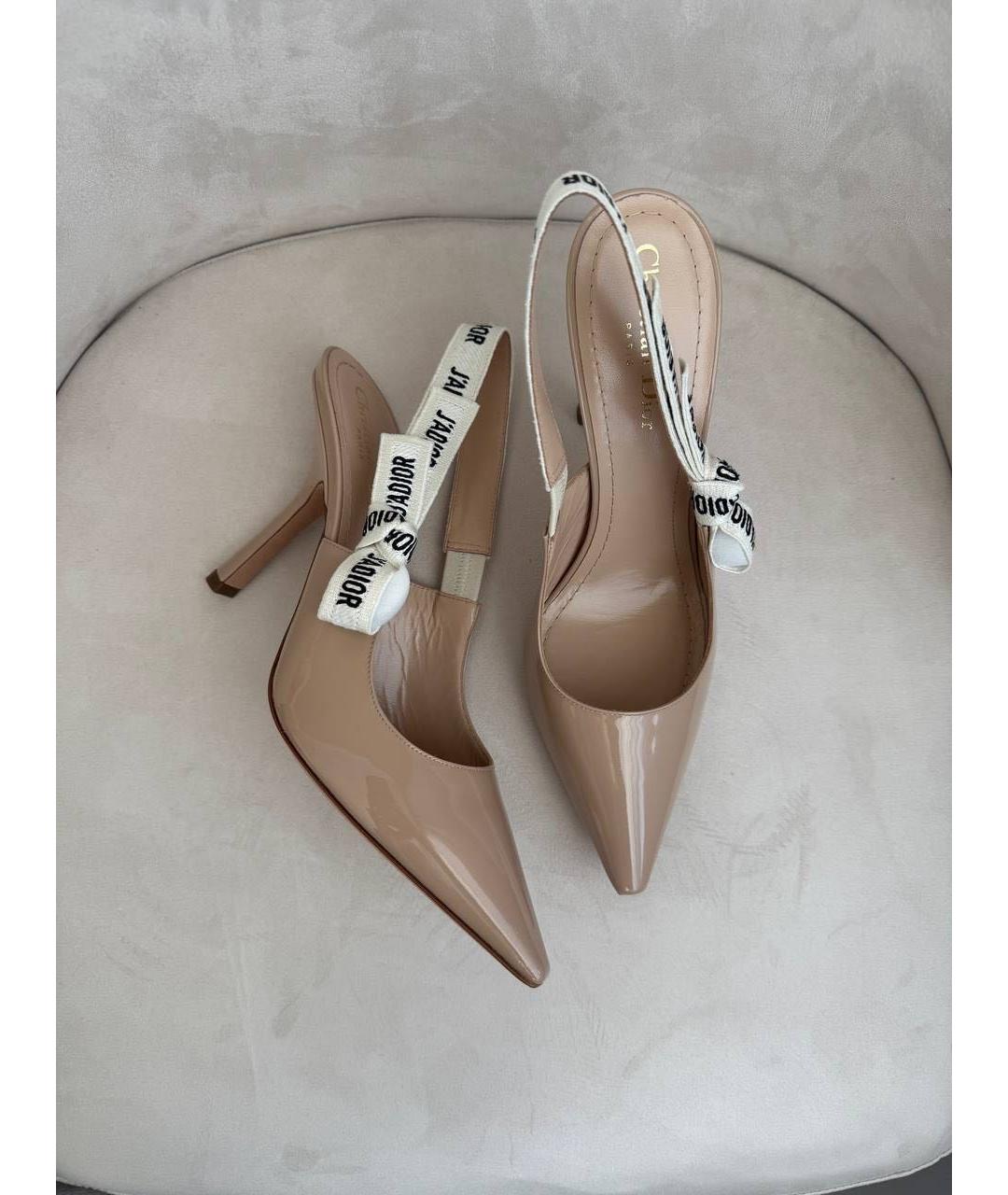 CHRISTIAN DIOR Бежевые туфли из лакированной кожи, фото 2