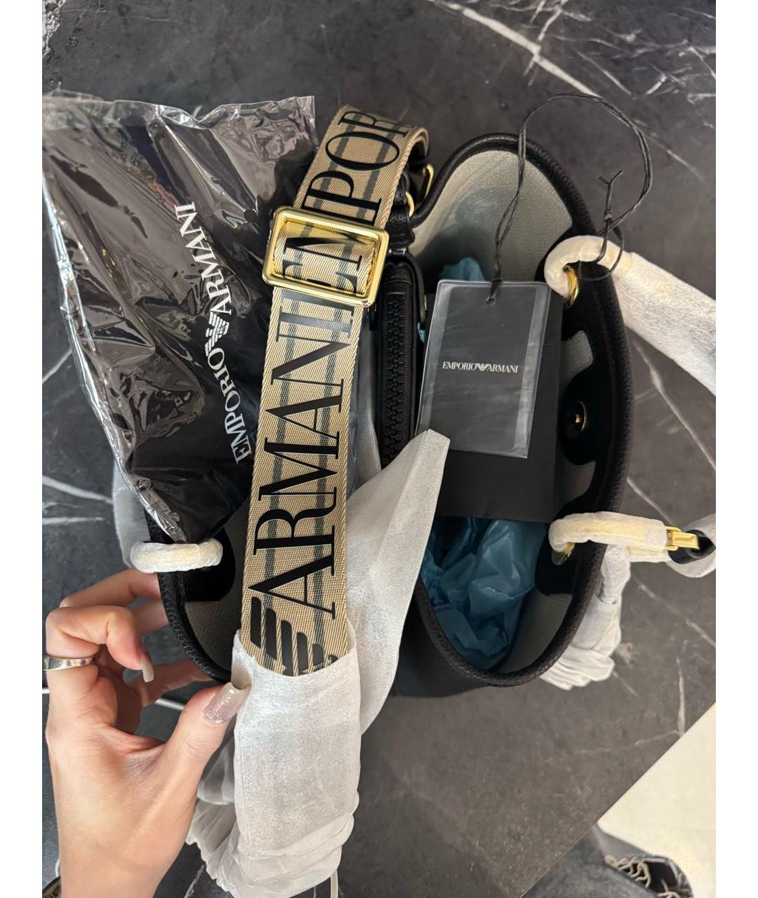 EMPORIO ARMANI Черная сумка с короткими ручками из искусственной кожи, фото 5