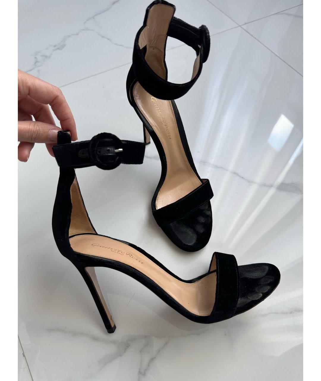 GIANVITO ROSSI Черные бархатные босоножки, фото 9