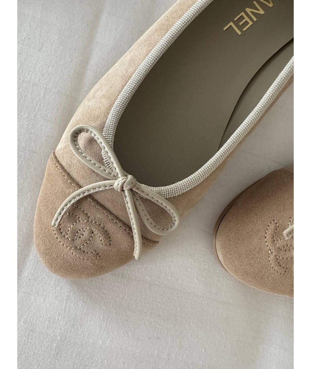 CHANEL Бежевые замшевые балетки, фото 2