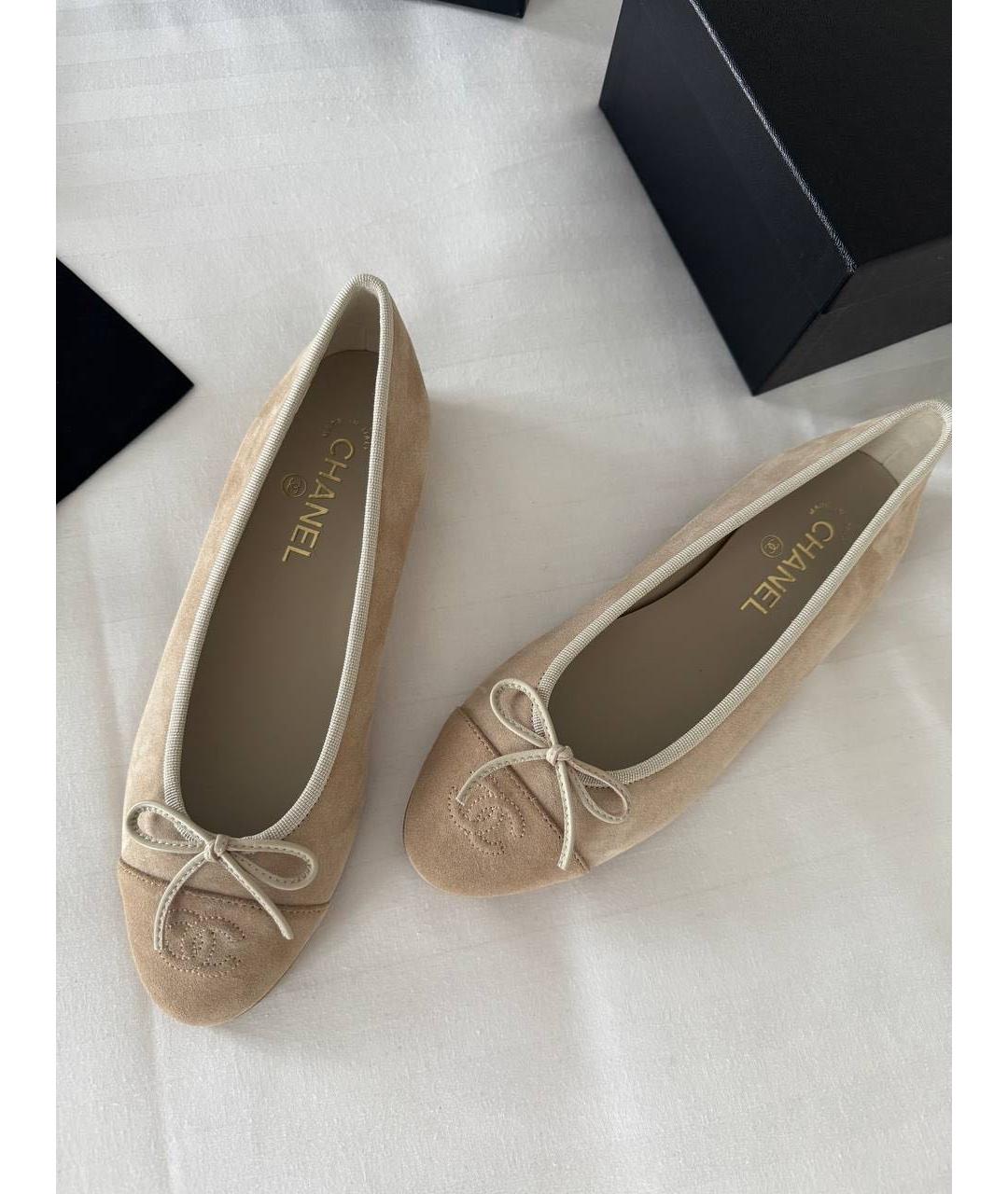 CHANEL Бежевые замшевые балетки, фото 3