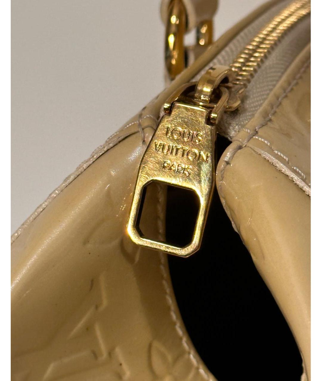 LOUIS VUITTON Бежевая сумка с короткими ручками из лакированной кожи, фото 4