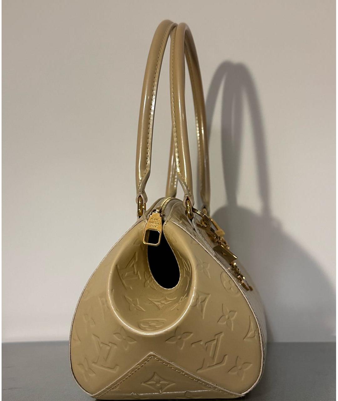 LOUIS VUITTON Бежевая сумка с короткими ручками из лакированной кожи, фото 7
