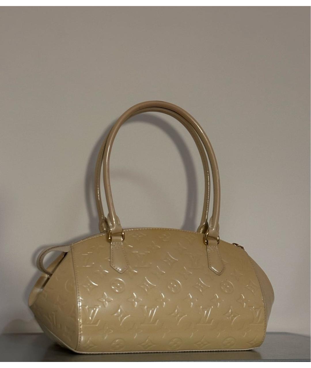 LOUIS VUITTON Бежевая сумка с короткими ручками из лакированной кожи, фото 2