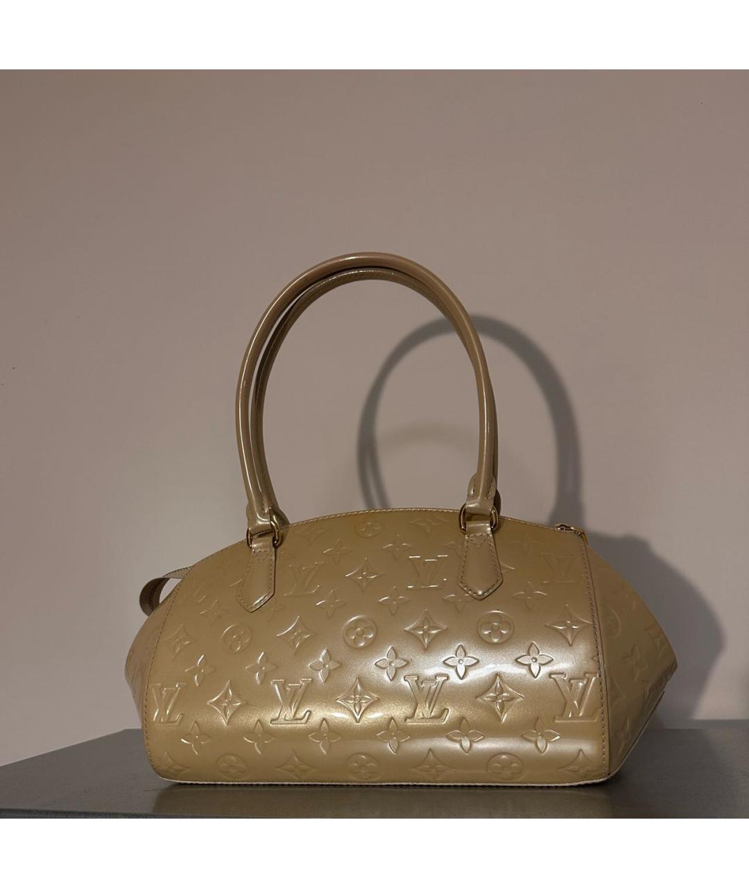 LOUIS VUITTON Бежевая сумка с короткими ручками из лакированной кожи, фото 3