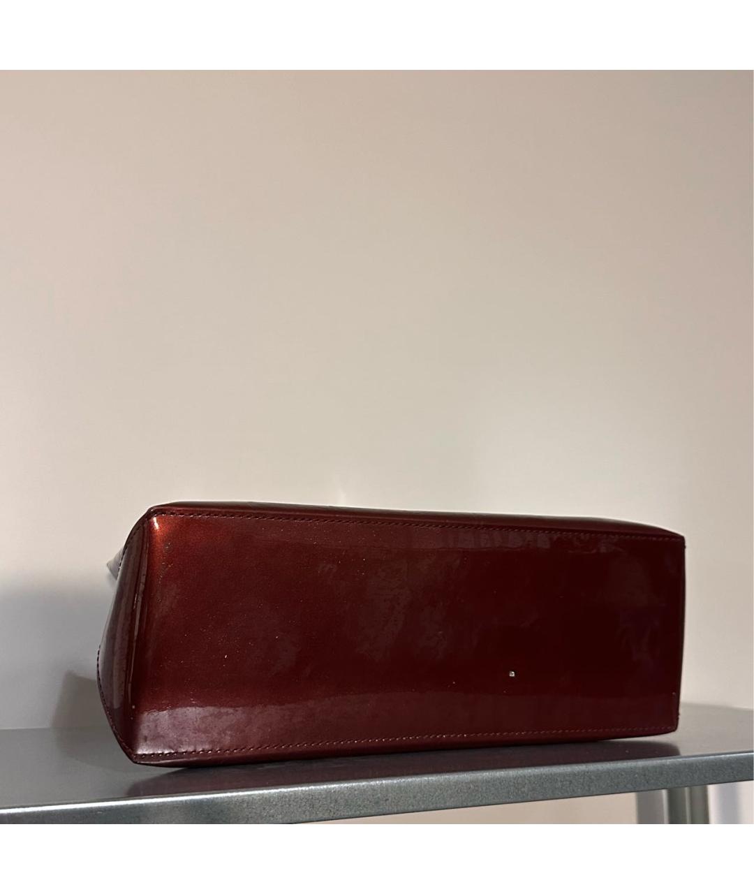 LOUIS VUITTON Бордовая сумка с короткими ручками из лакированной кожи, фото 6