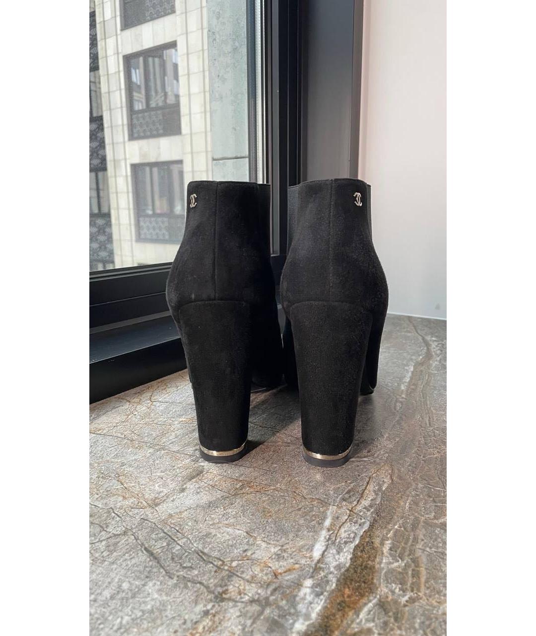 CHANEL Черные замшевые ботильоны, фото 4