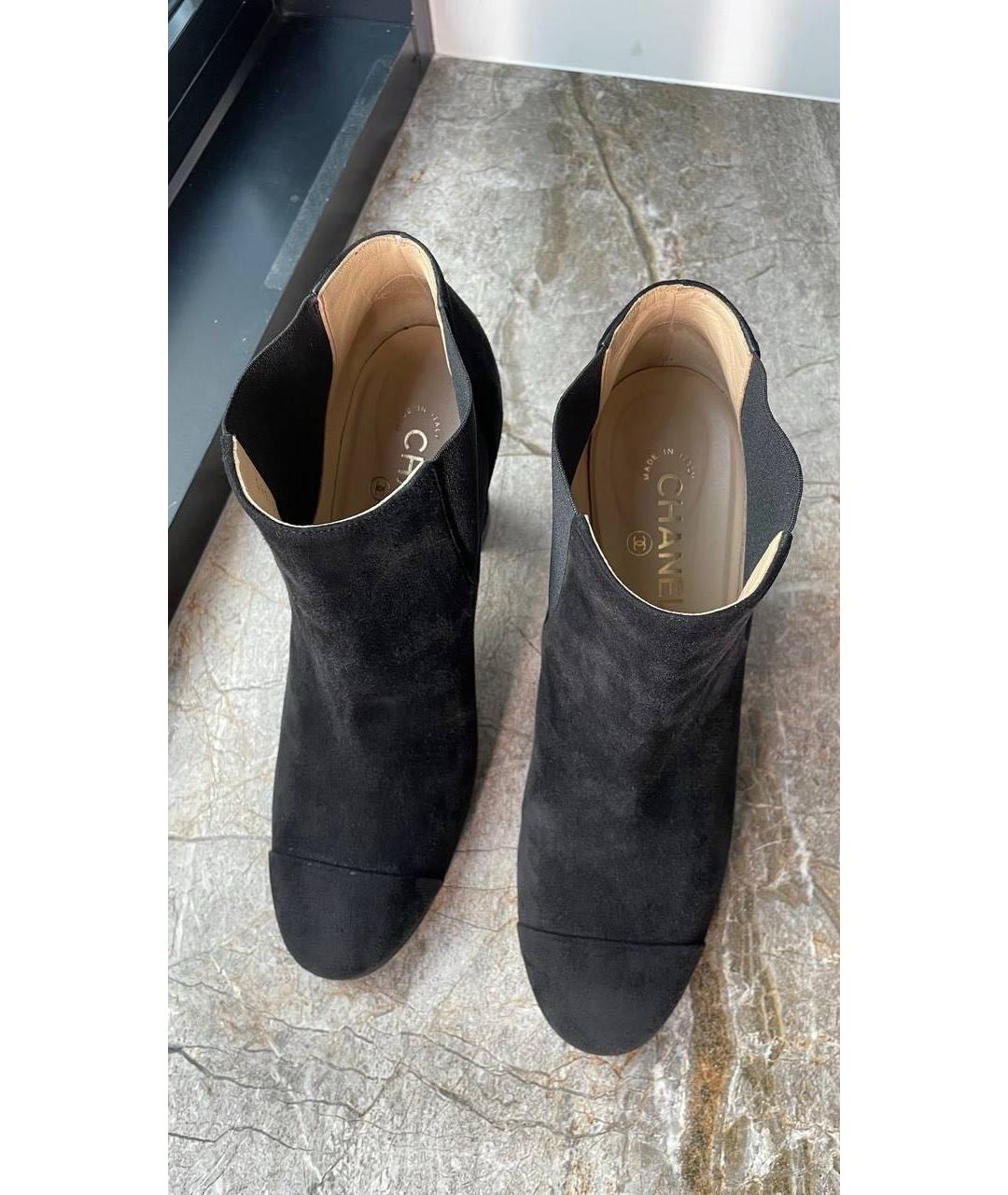 CHANEL Черные замшевые ботильоны, фото 3