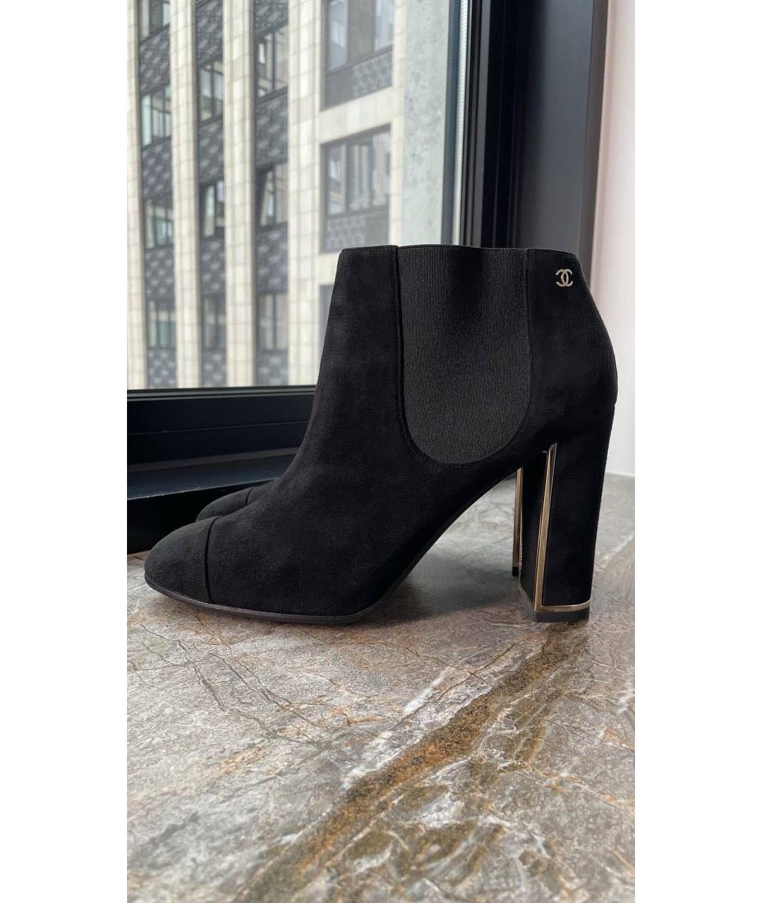 CHANEL Черные замшевые ботильоны, фото 6