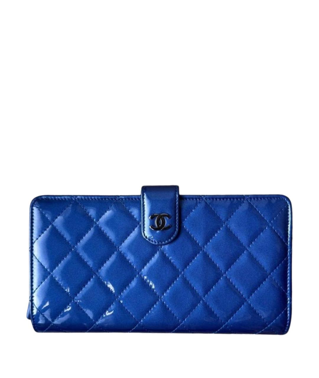 CHANEL Синий кошелек из лакированной кожи, фото 1