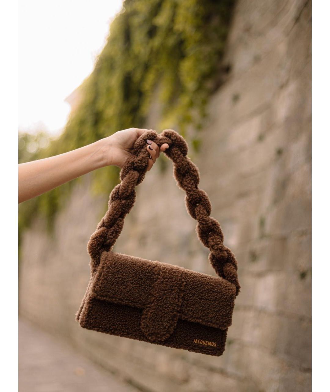 JACQUEMUS Коричневая меховая сумка через плечо, фото 5